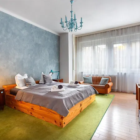 Europe Heart For 9 Apartment
